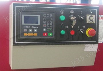 E200.jpg